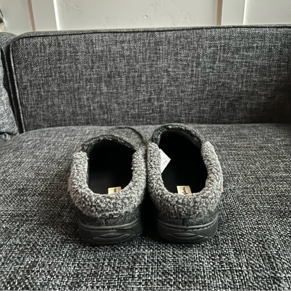 NWOT Men’s Dearfoam Slippers - Picture 4 of 11